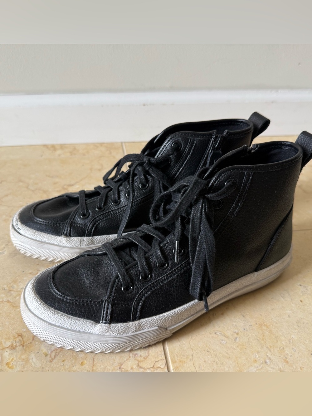 Clarks Women's Black High-Top Lace-Up Sneakers